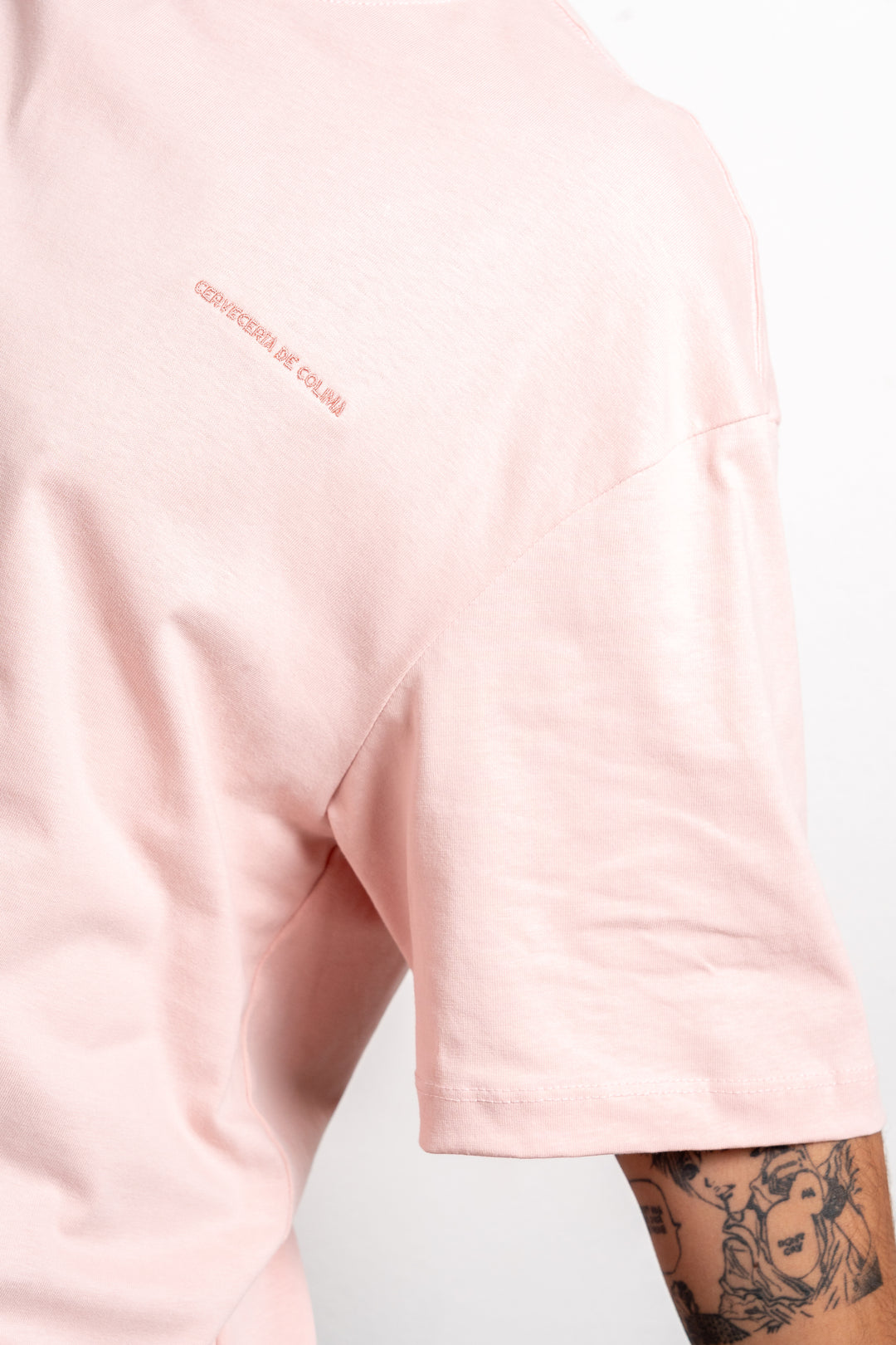 PLAYERA OVERSIZED ROSA CERVECERIA