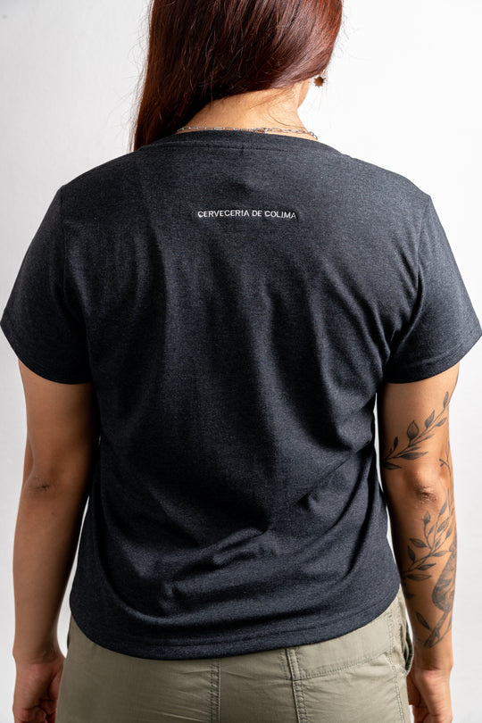 BSCS PLAYERA MUJER BORDADA LUNA GRIS