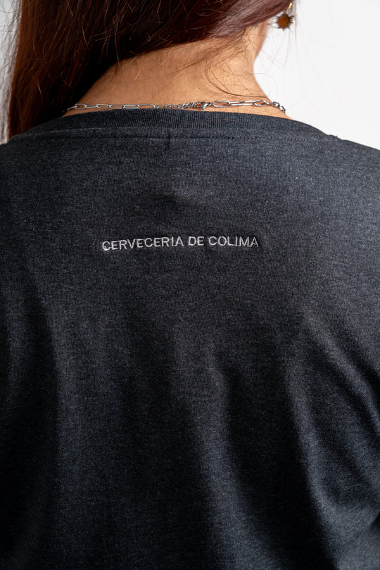 BSCS PLAYERA MUJER BORDADA LUNA GRIS