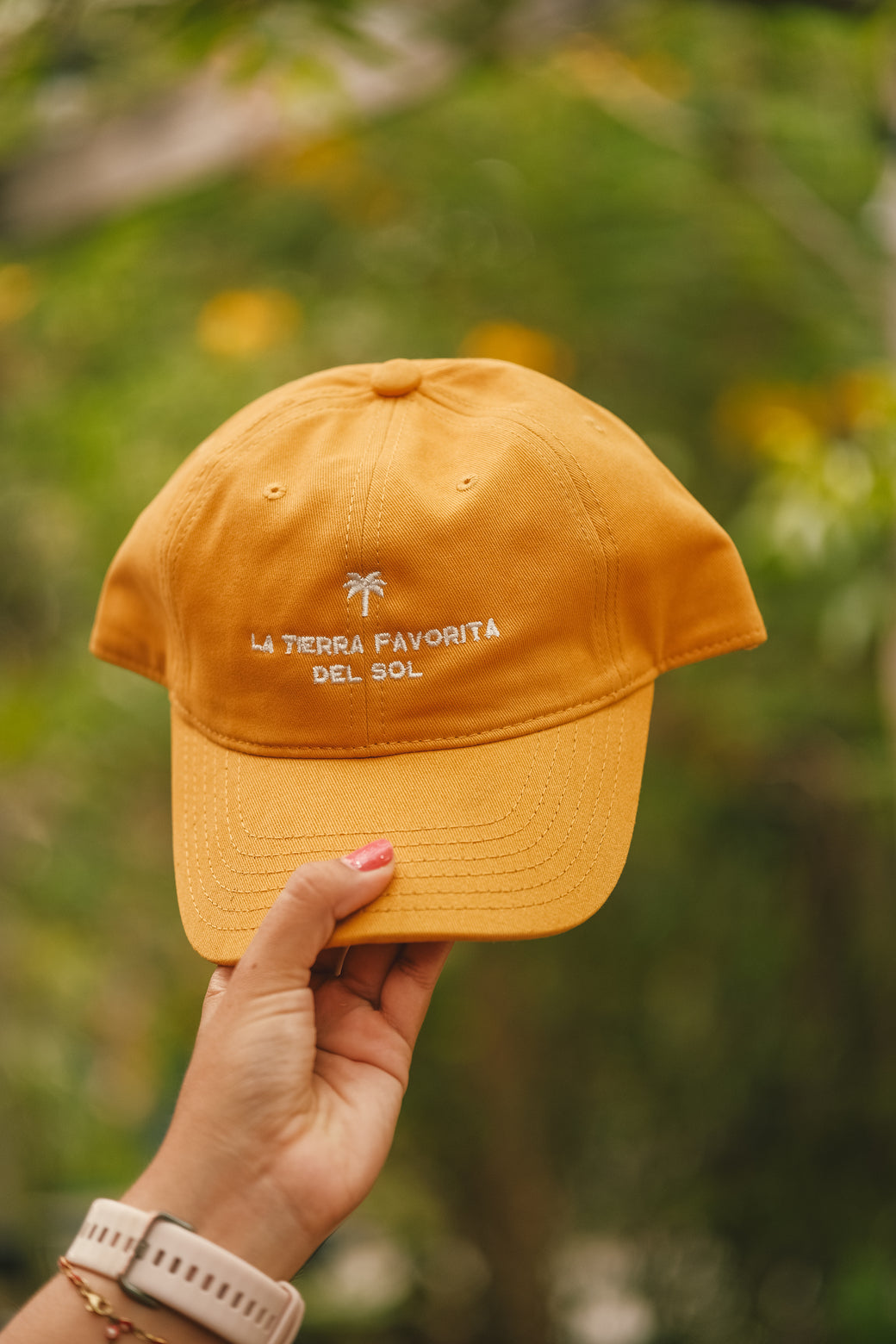 GORRA AMARILLO MOSTAZA LA TIERRA FAVORITA DEL SOL