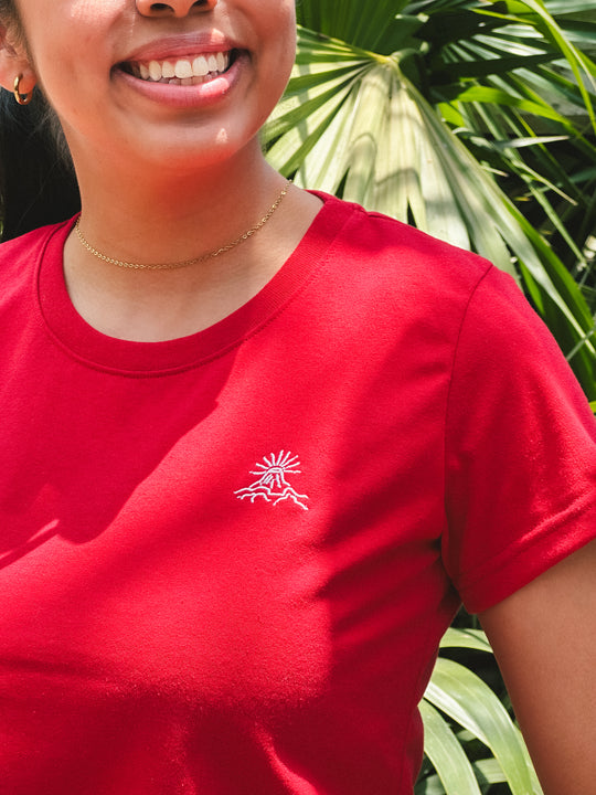 BSCS PLAYERA MUJER BORDADA VOLCAN ROJO