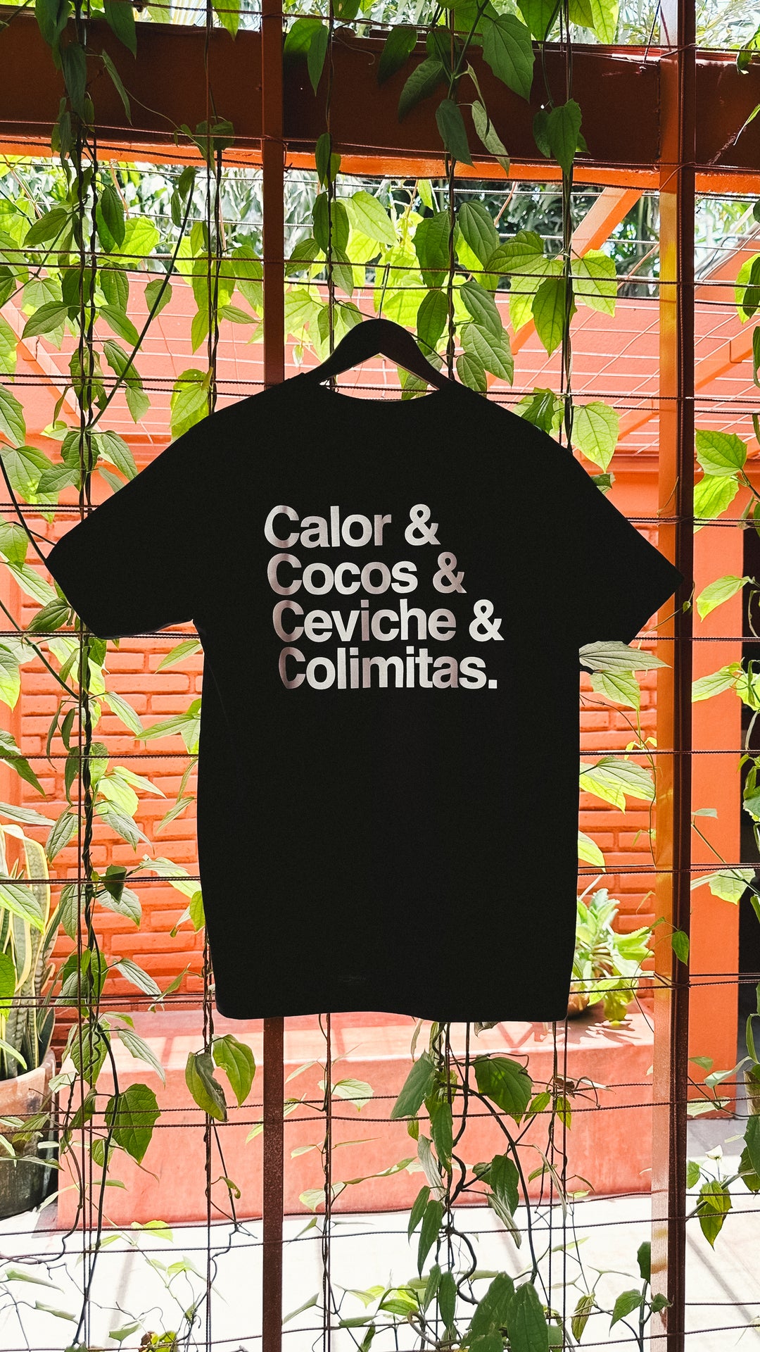 PLAYERA NEGRA BSCS CALOR COCOS CEVICHE Y COLIMITAS